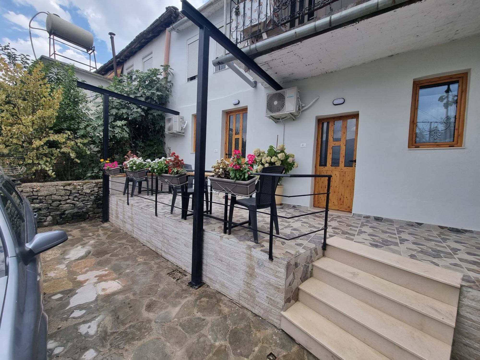 Bed and Breakfast Tony'S Terrace Gjirokastër Exterior foto