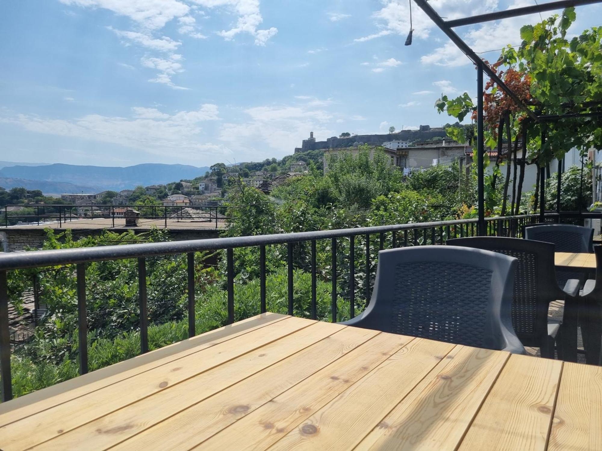 Bed and Breakfast Tony'S Terrace Gjirokastër Exterior foto
