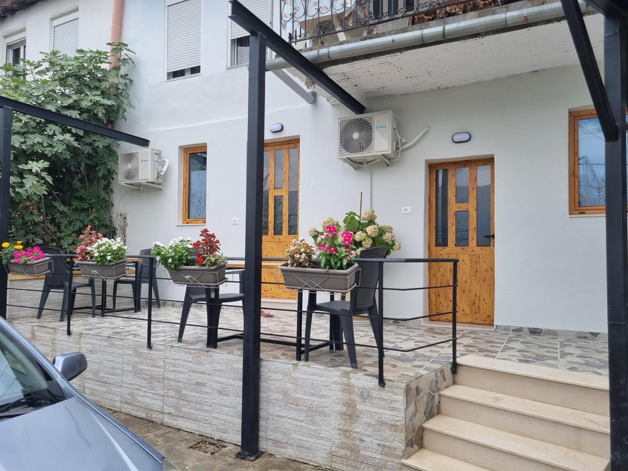 Bed and Breakfast Tony'S Terrace Gjirokastër Exterior foto