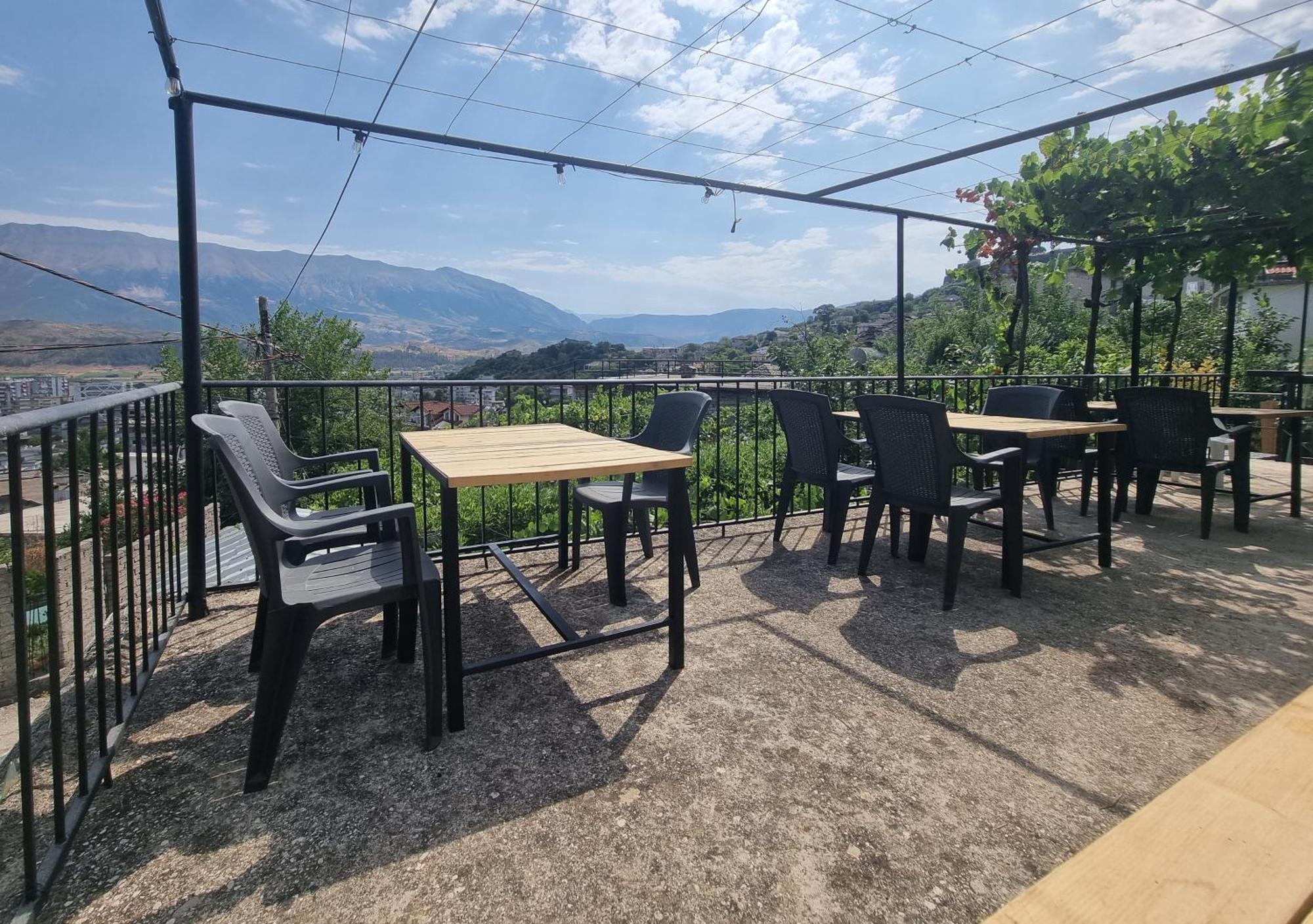 Bed and Breakfast Tony'S Terrace Gjirokastër Exterior foto
